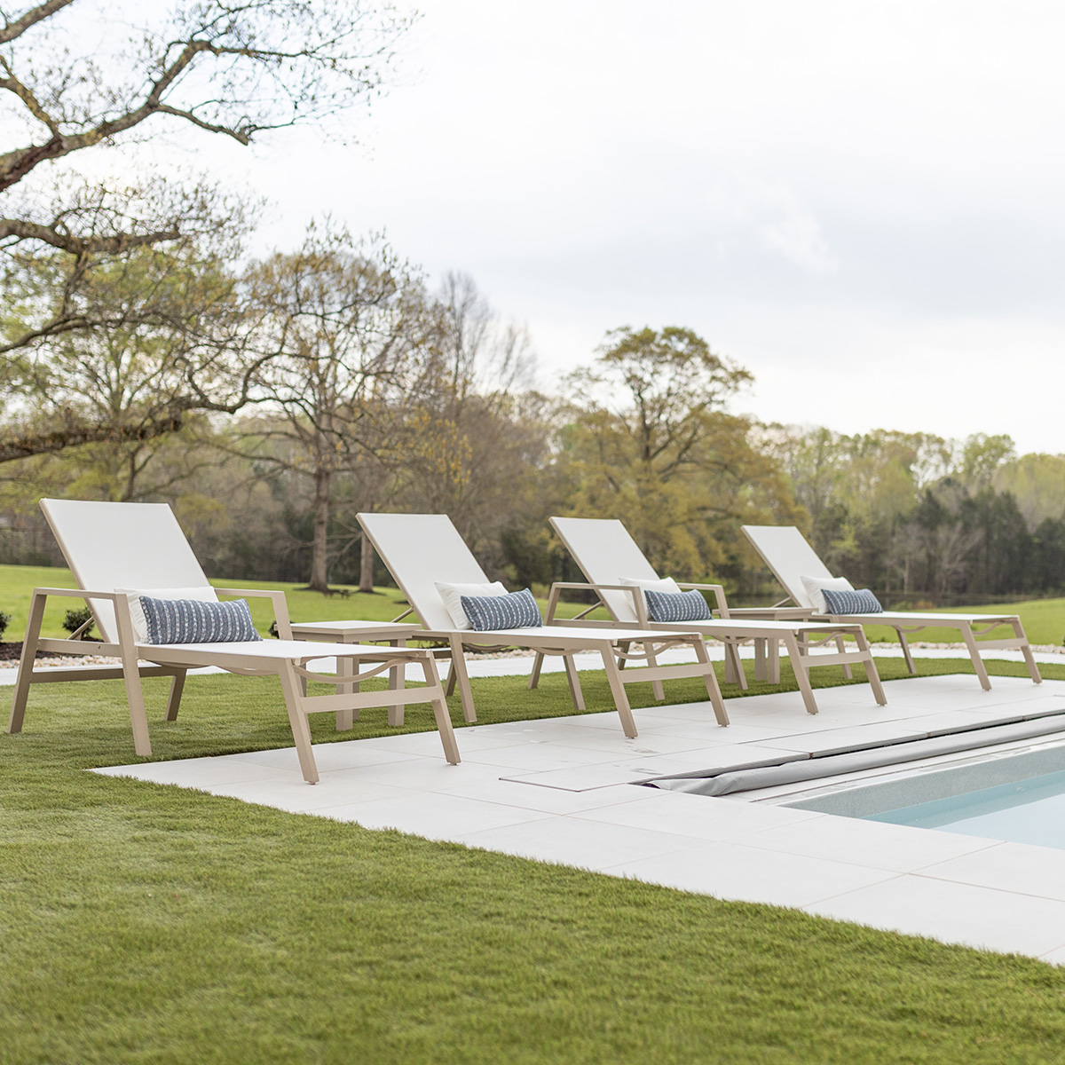 Vida Sling Chaise Lounge - Image 5