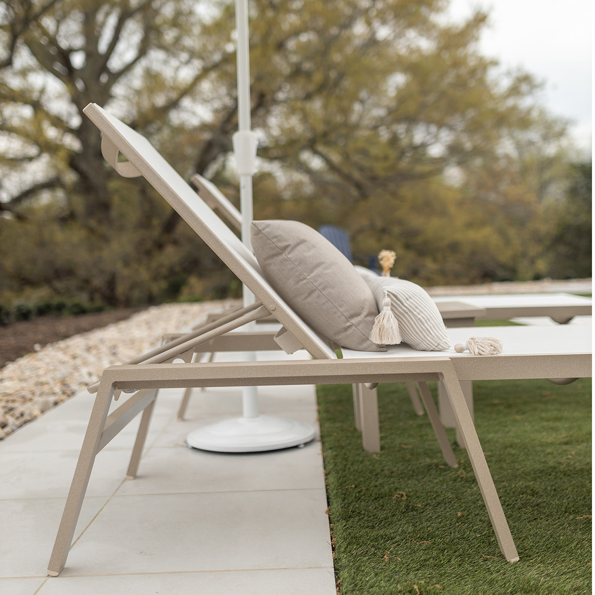Vida Sling Chaise Lounge - Image 4